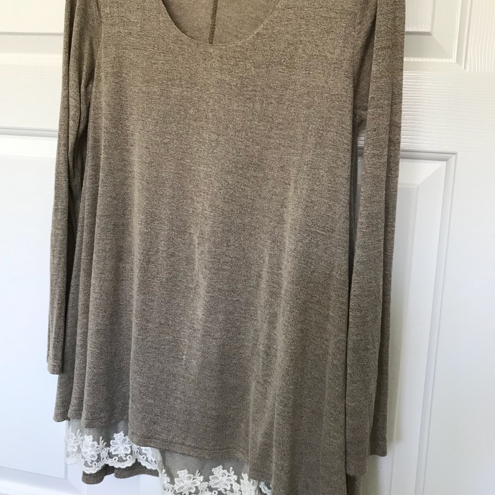 SO CUTE boutique blouse with lace detail!